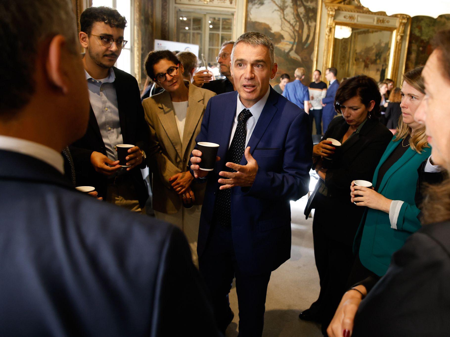 echanges avec le département mobilier 2